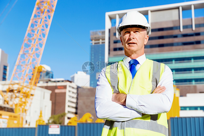 安全背心下的坚守 建筑工程师的施工日常